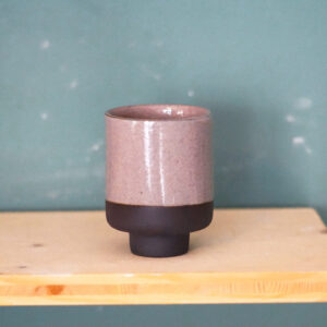 Tasse KAPPU GM - terre noire émail rose clair